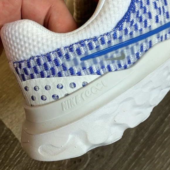 Nike - Picture 10 of 17